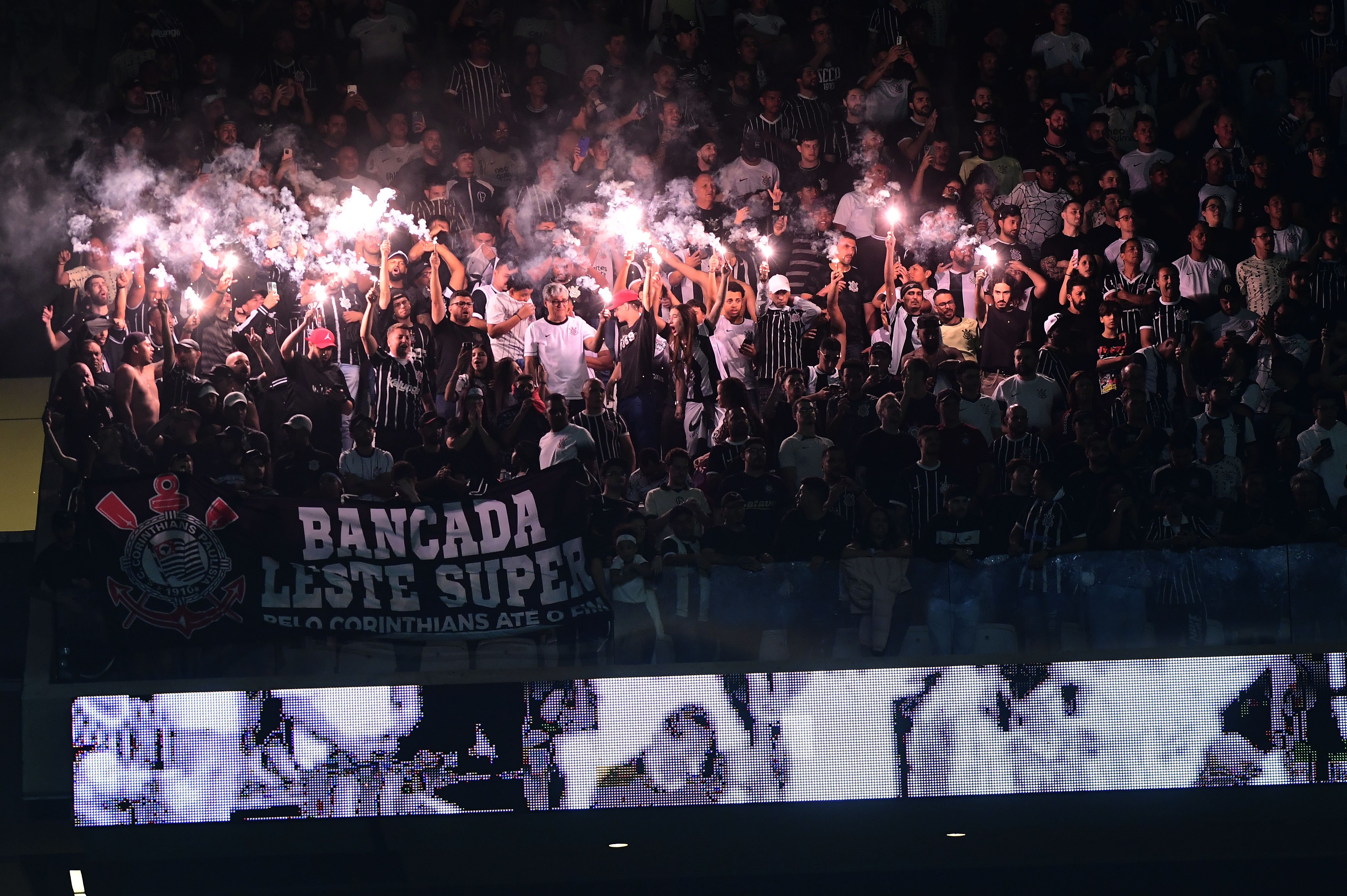 Corinthians tem melhor público em uma temporada na arena; bilheteria ...