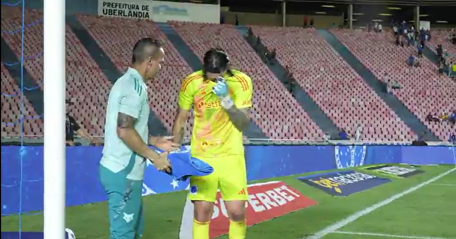 Cássio desabafa sobre críticas após bom jogo pelo Cruzeiro: Ser humano doente