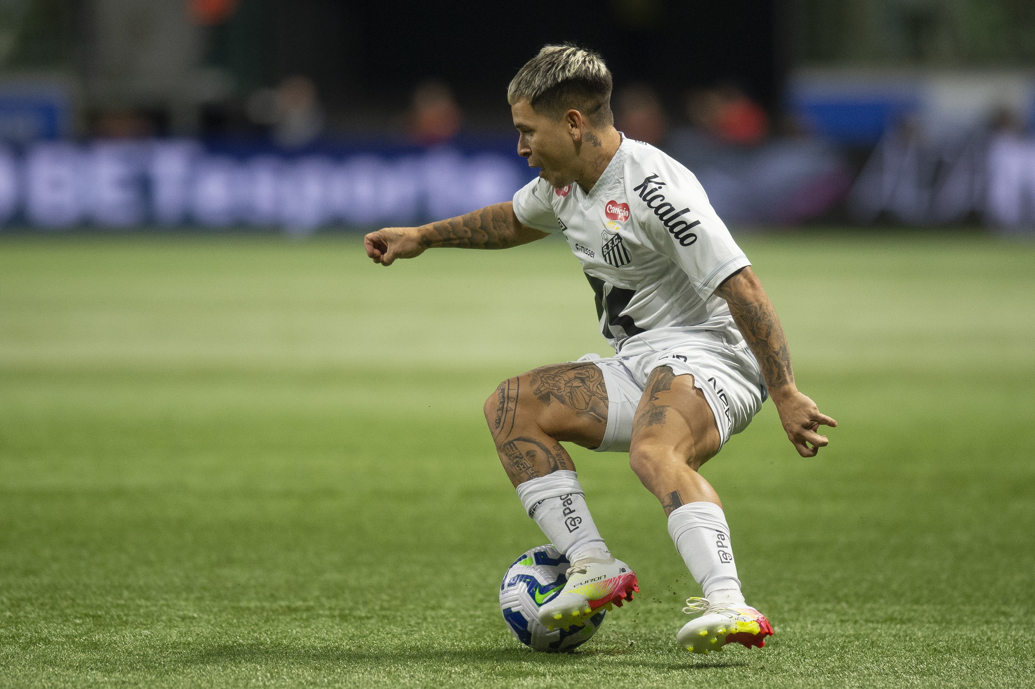 Fluminense negocia a contratação do atacante Soteldo