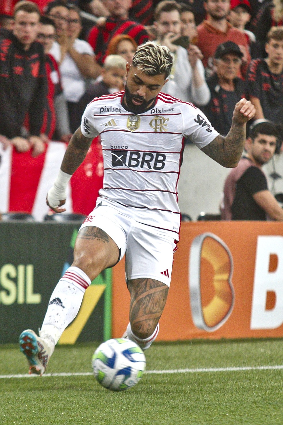 Gabigol em Athletico x Flamengo — Foto: Gabriel Machado/AGIF