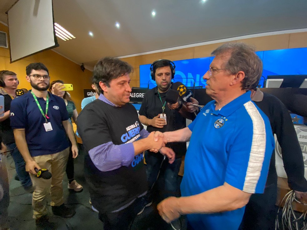 Guerra derrotou Odorico na eleição de 2022 e agora passa o bastão para o antigo concorrente — Foto: João Victor Teixeira