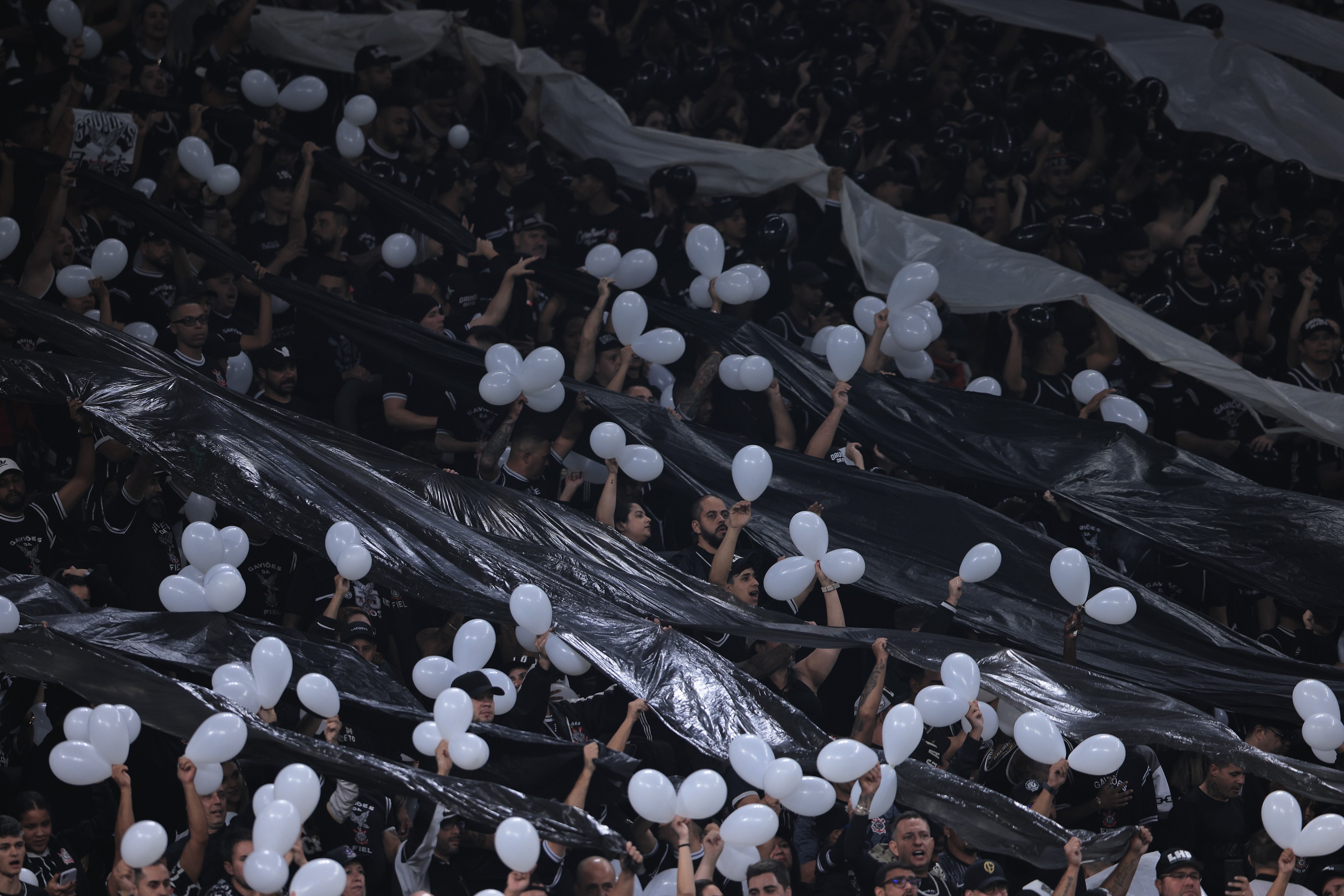 Corinthians prepara clima quente na arena para final do Paulistão contra Palmeiras