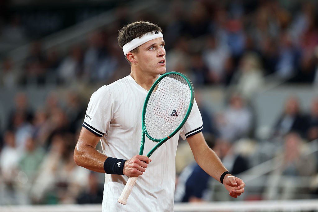 Mensik elogia João Fonseca após derrotá-lo em Roland Garros: "Ele está de parabéns"