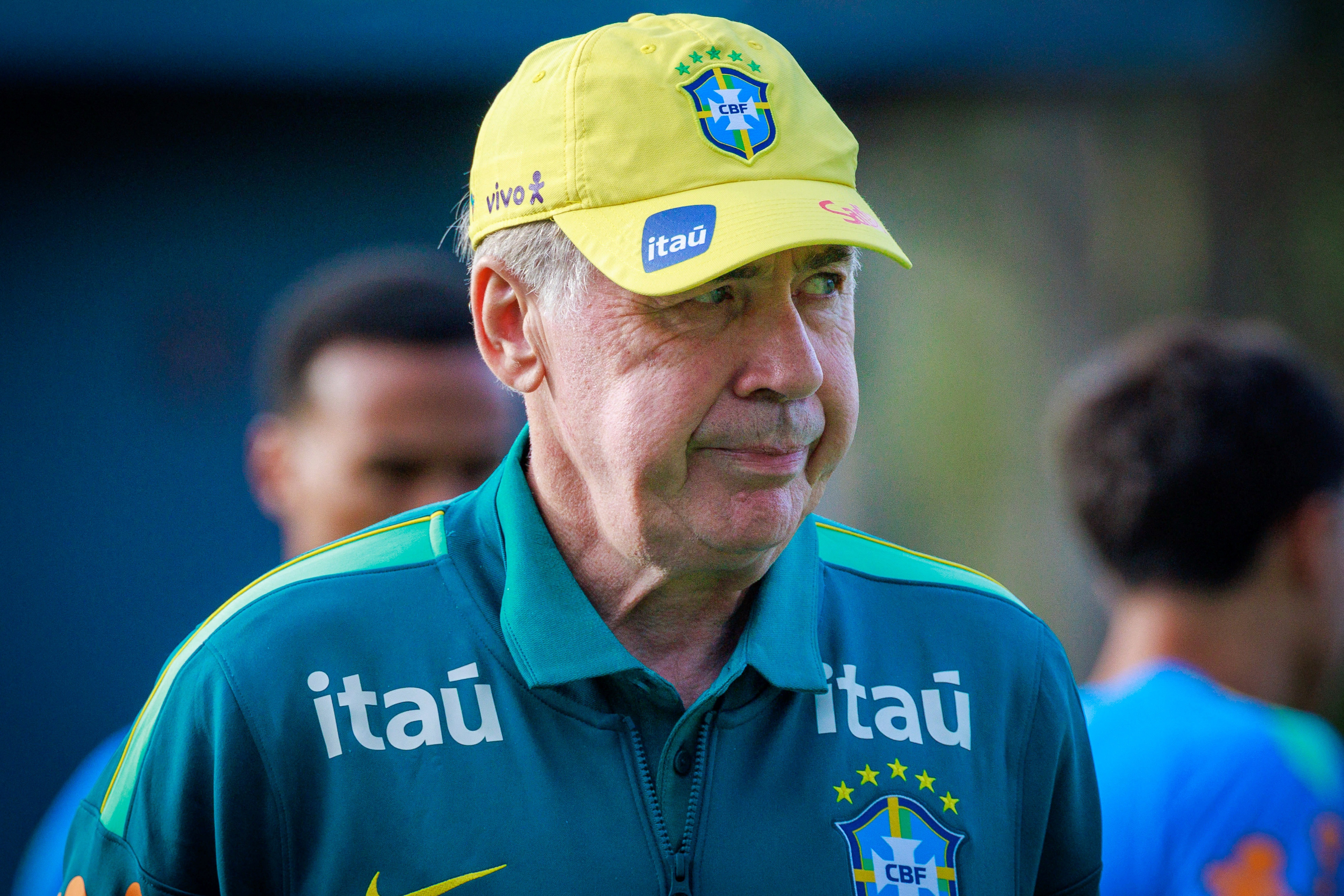 Seleção começa a longa missão de apagar o fiasco 