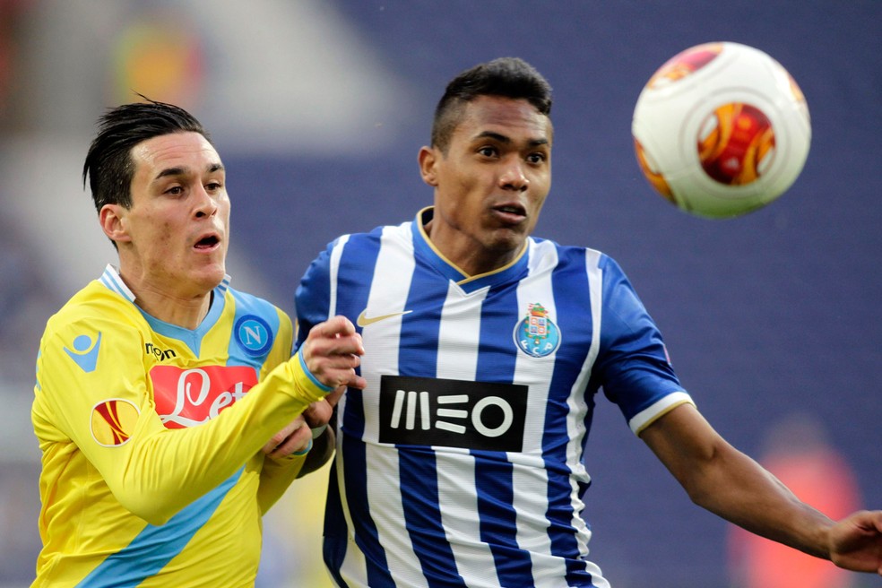 alex sandro callejon porto x napoli — Foto: Reuters