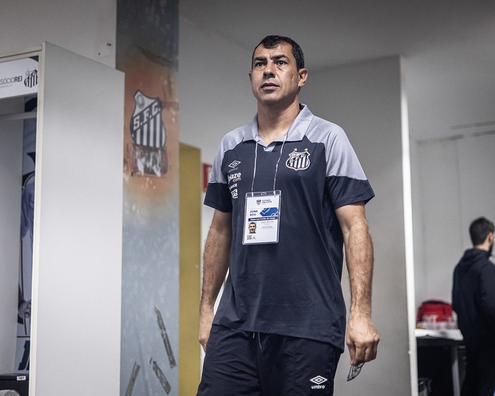 Fábio Carille, técnico do Santos, antes de jogo contra a Ponte Preta — Foto: Raul Baretta/ Santos FC