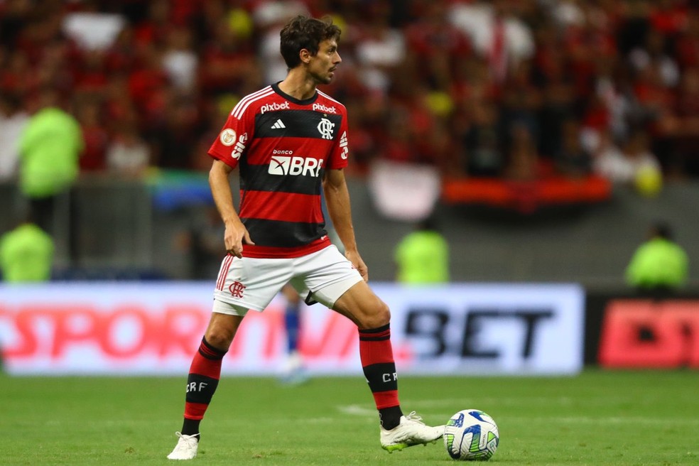 Rodrigo Caio em ação contra o Santos — Foto: Divulgação: Flamengo