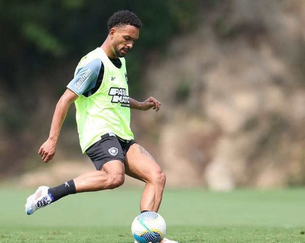 Vitinho em primeiro treino pelo Botafogo