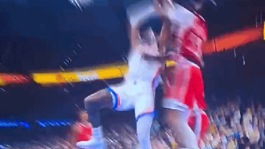 Imagem forte: Jalen Williams sofre lesão assustadora e deixa jogo de maca na NBA