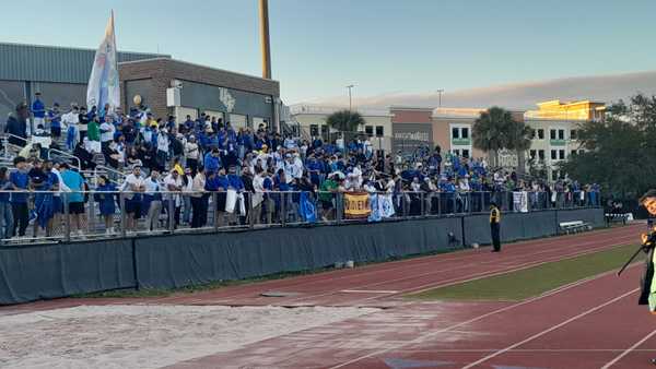 Cruzeiro mantém escalação em treino aberto e Gabi marca gol.