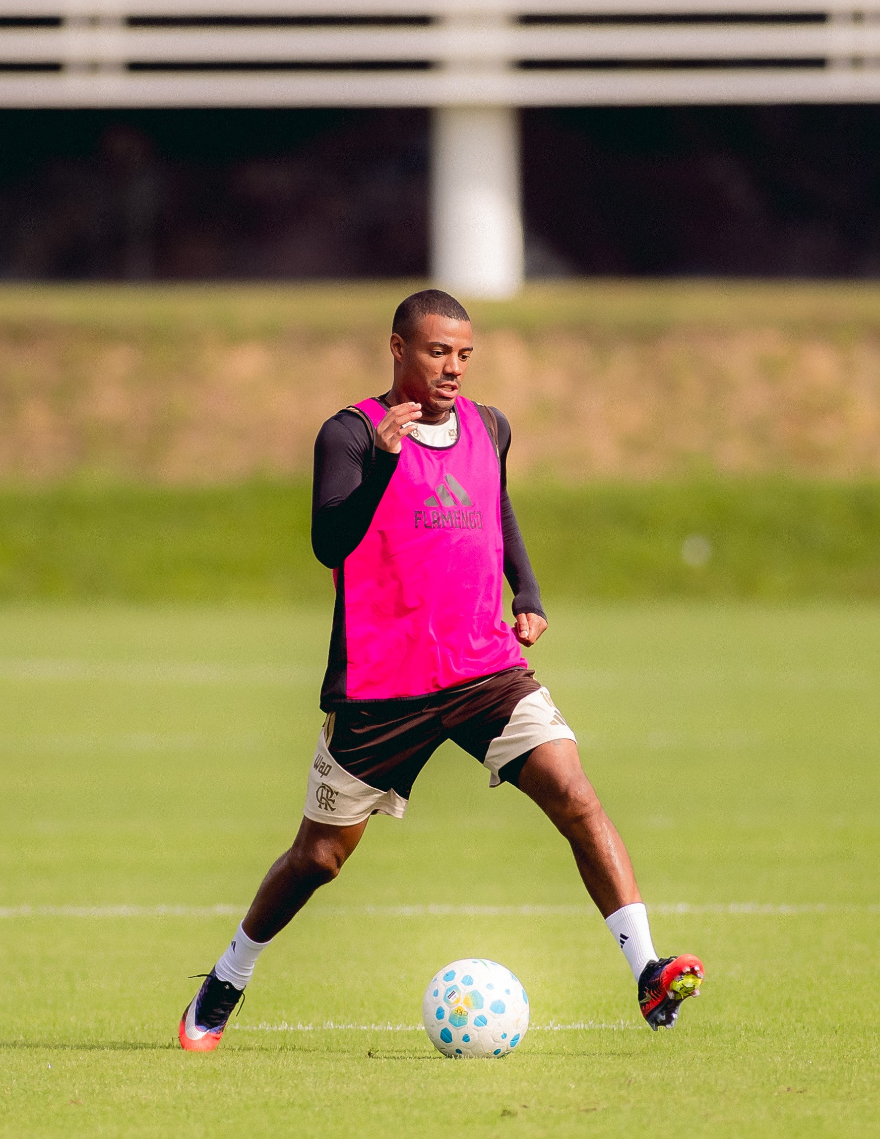 Desvendando a Situação de De la Cruz: A Razão pela Qual o Uruguaio Está Fora das Convocações no Flamengo