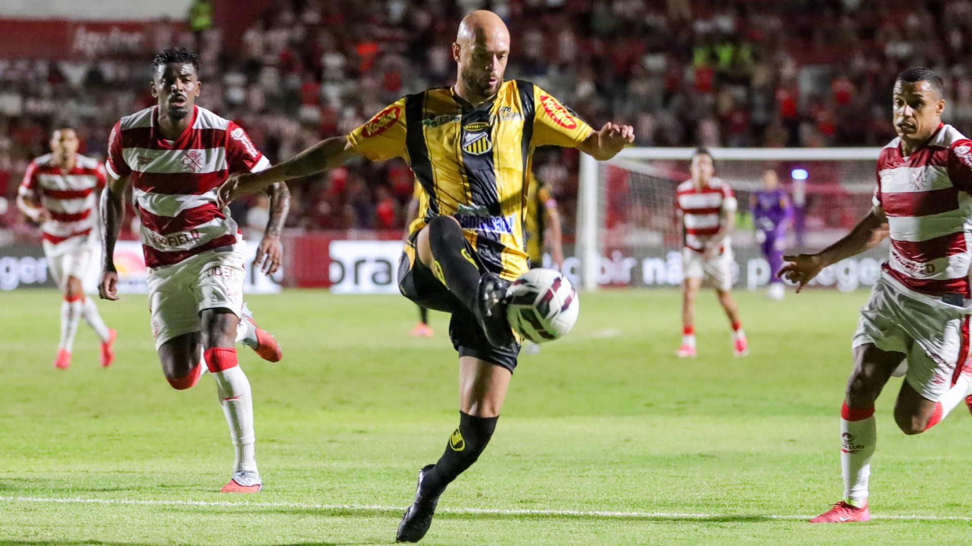 Provável titular do Novorizontino, Carlão brinca: "É complicado substituir o Robson"