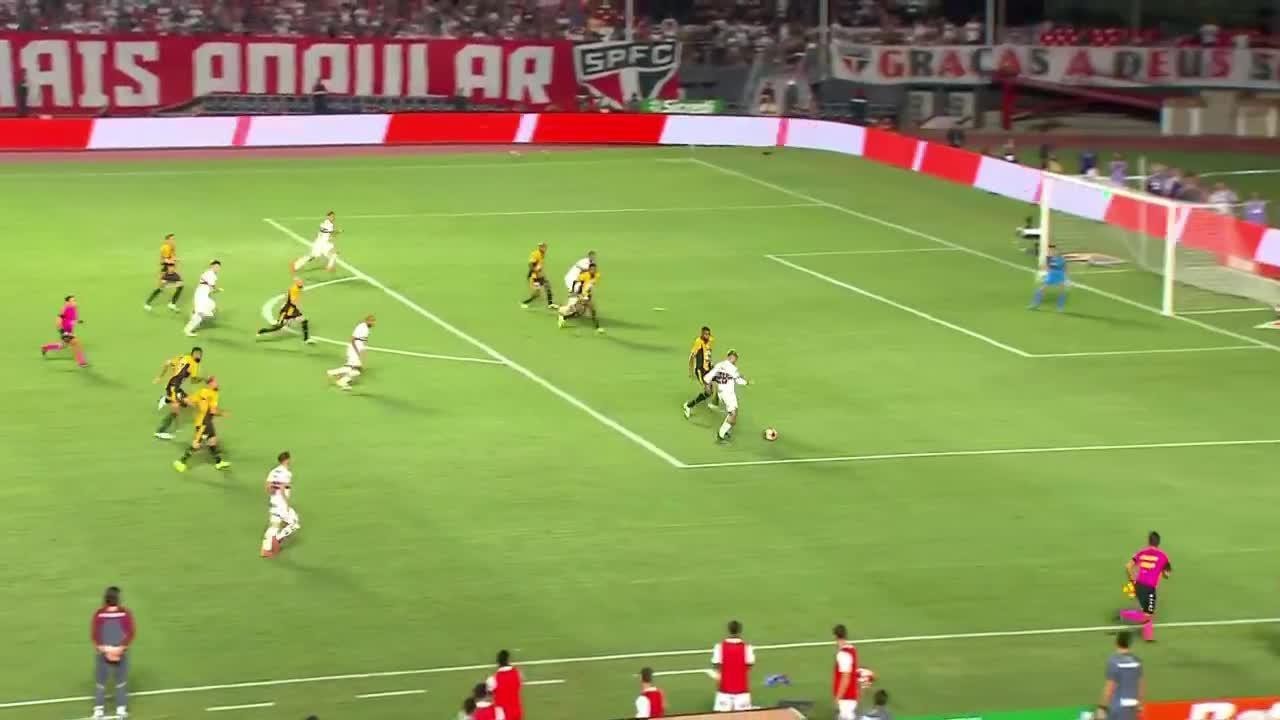 Desempenho decisivo de Oscar, Lucas e Calleri no São Paulo: avaliações em destaque