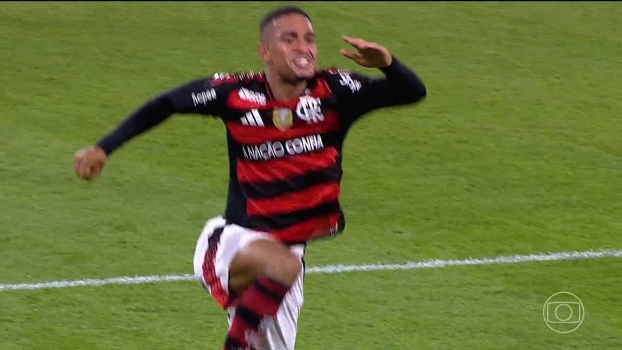 Mãe de Samuel Lino se une à torcida do Flamengo pedindo estreia do filho
