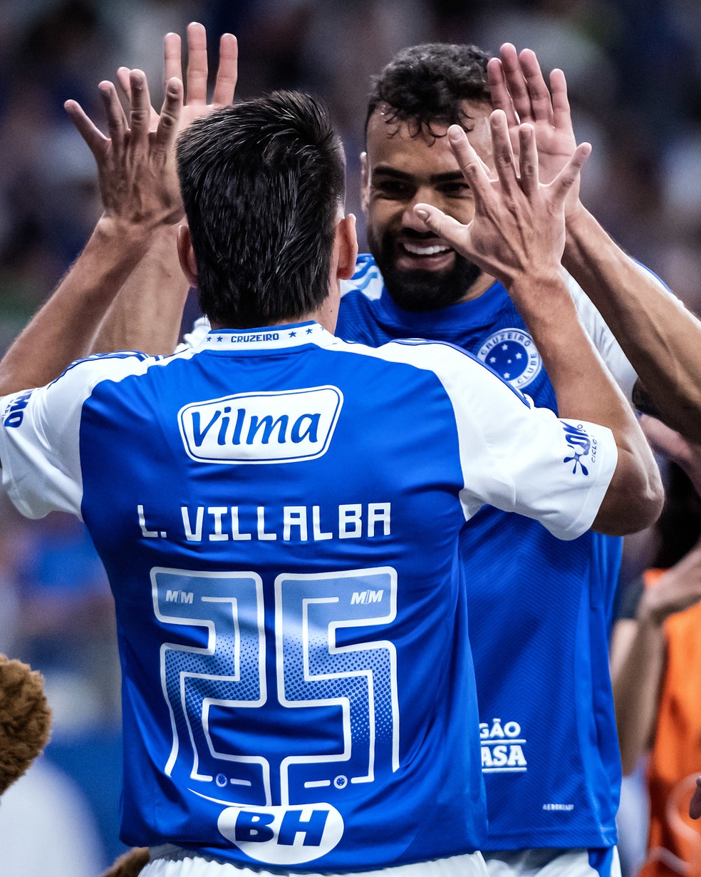 Fabrício Bruno e Villalba voltam à zaga do Cruzeiro contra o Grêmio