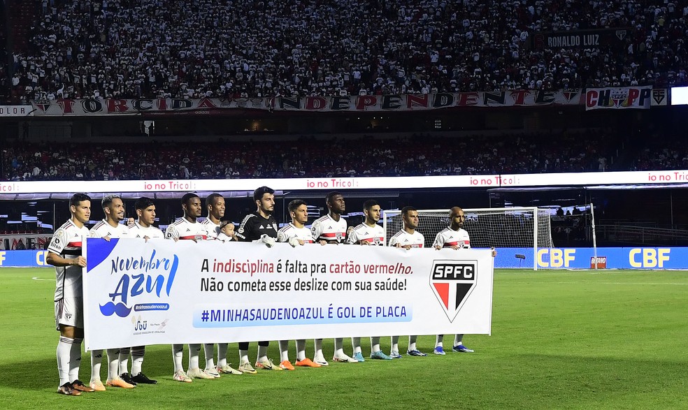 Jogadores do São Paulo na partida contra o Cuiabá — Foto: Marcos Ribolli
