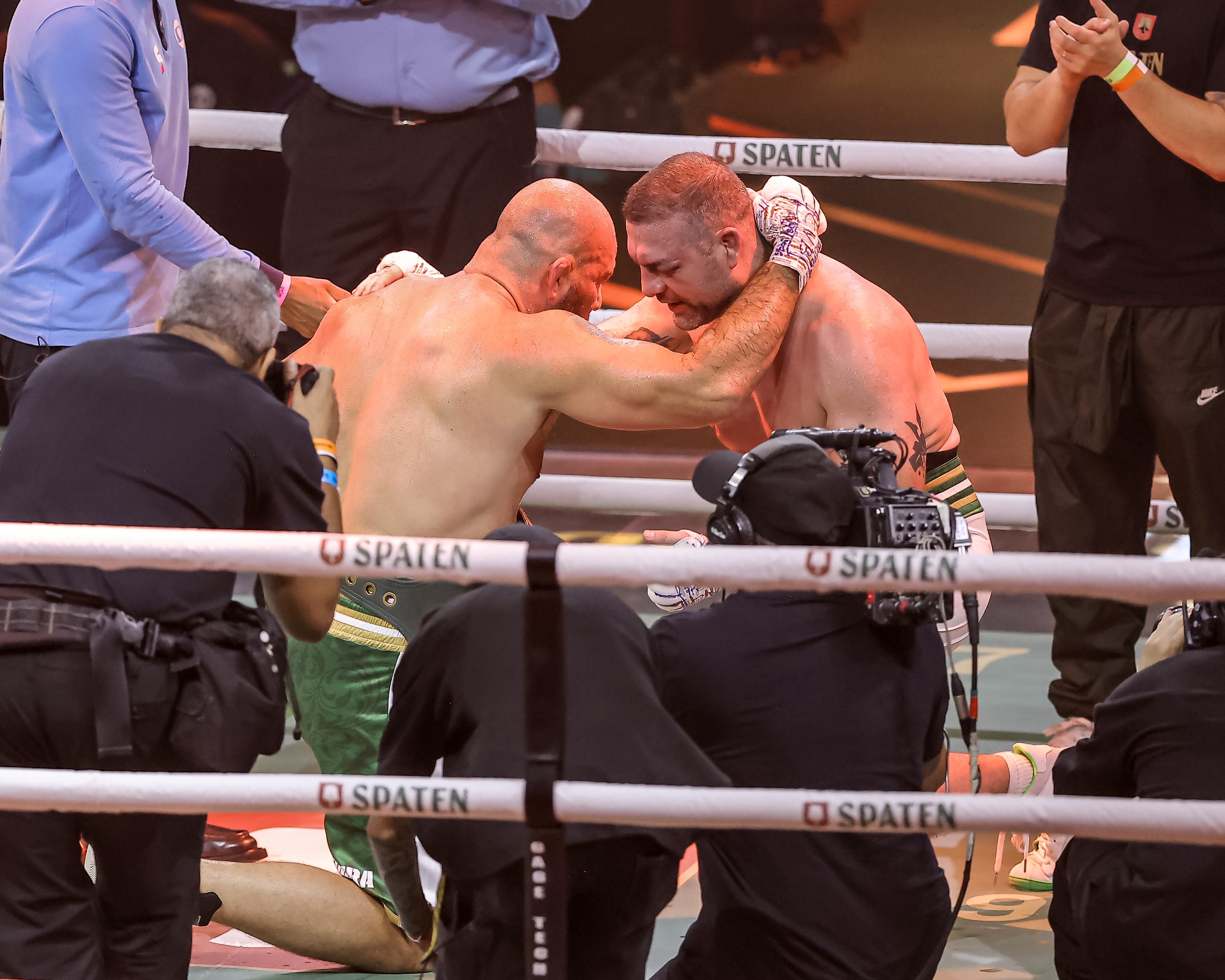 Depois de vitória, Glover aceita pedido de revanche: "Vamos mais uma Shogun!"