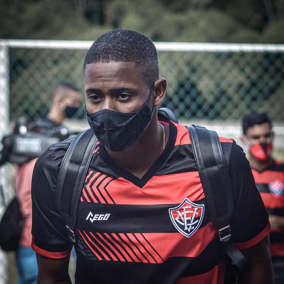Diretor de clube inglês viaja ao Brasil para contratar atacante do