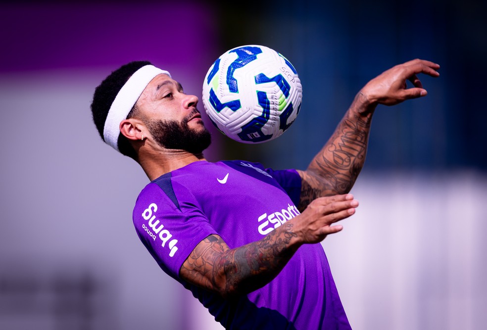 Memphis Depay em ação pelo Corinthians.