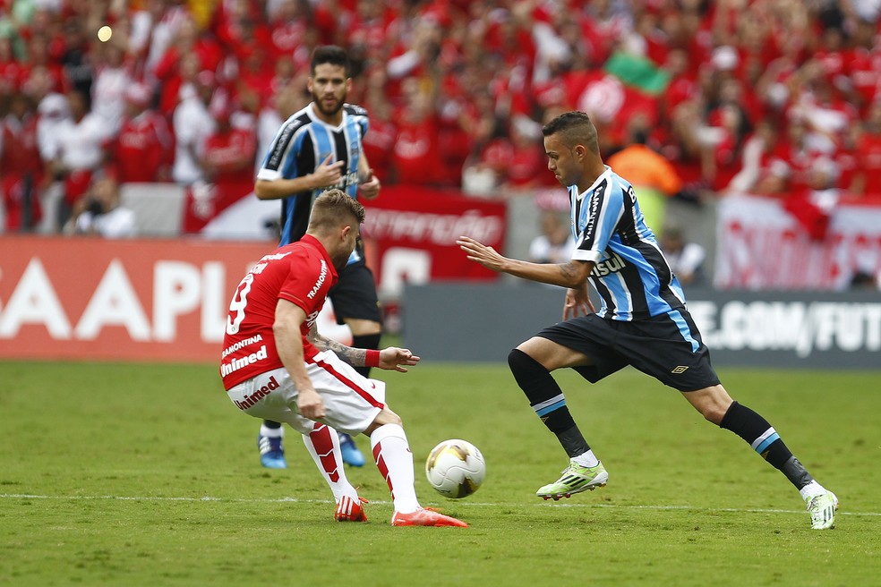 Luan e Sasha se enfrentam em Gre-Nal no Beira-Rio — Foto: Lucas Uebel/Grêmio FBPA