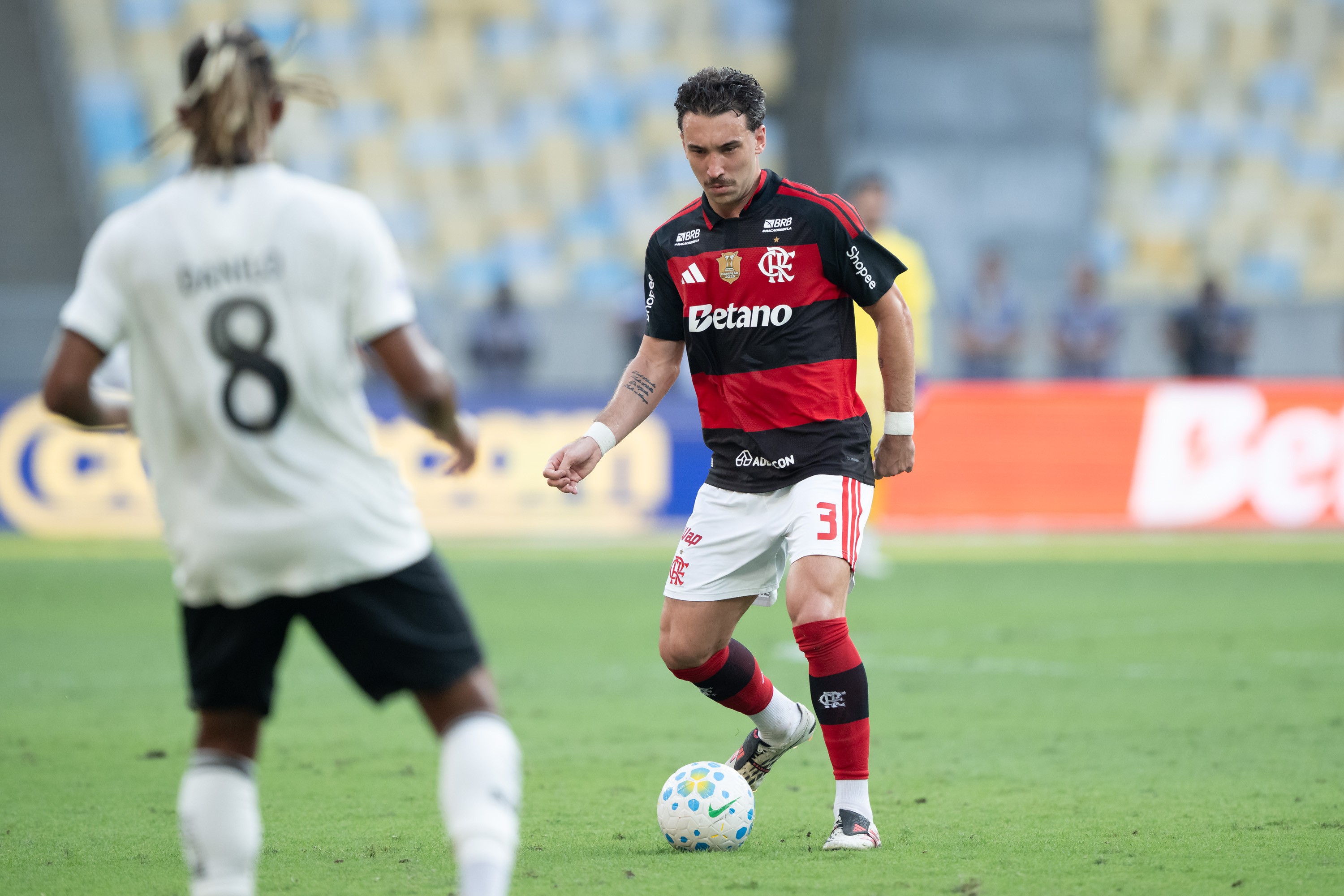 Baixa intensidade no segundo tempo gera debate em Flamengo após vitória convincente sobre Botafogo