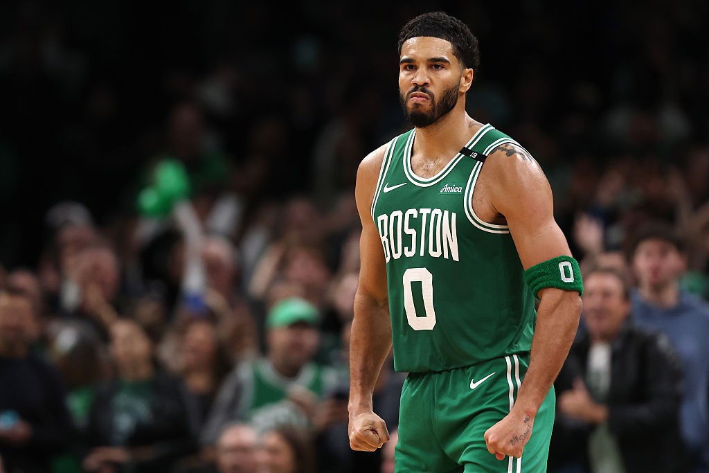 Jayson Tatum marca 36 pontos, decide no fim e conduz Celtics à vitória sobre os Knicks
