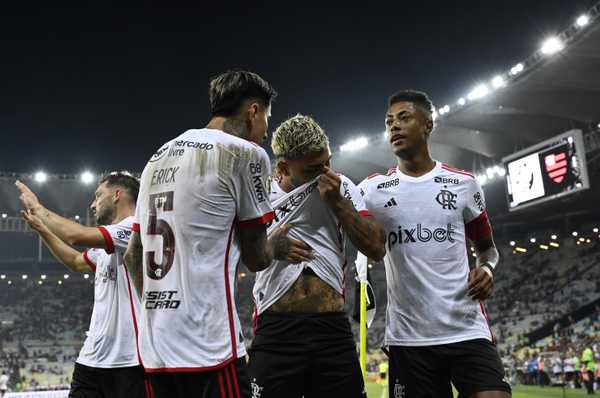 HISTÓRICO! Reações da torcida após goleada histórica do Flamengo sobre o Vasco