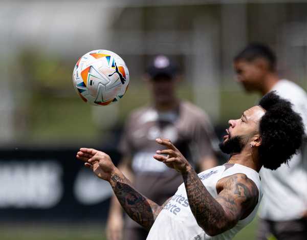 Corinthians se prepara com quatro alterações para duelo contra o Racing.