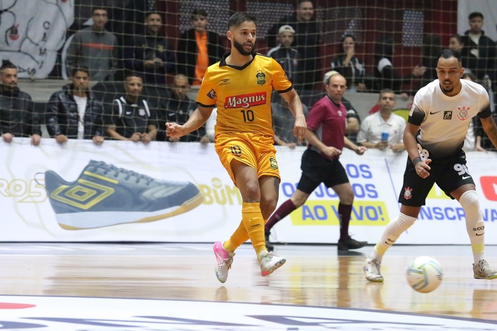Leandro Lino foi o nome dos minutos finais da vitória do Sorocaba sobre o Corinthians — Foto: Guilherme Mansueto/Magnus Futsal