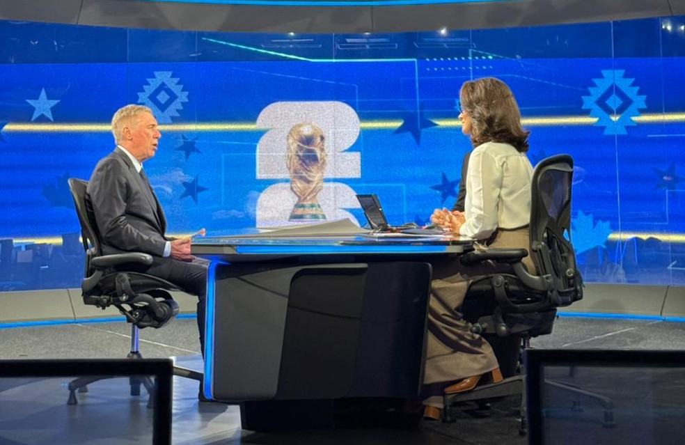 Carlo Ancelotti no est�dio do Jornal Nacional � Foto: Cah� Mota