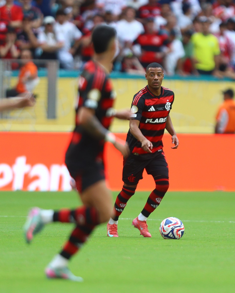 De la Cruz em ao pelo Flamengo contra o Bayern  Foto: Gilvan de Souza / Flamengo