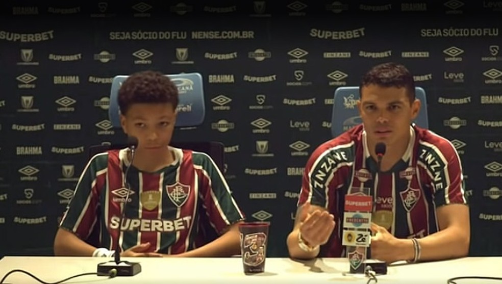 Thiago Silva coletiva apresentação — Foto: Reprodução