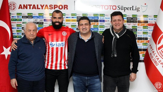 Sandro aceita oferta e antecipa saída do QPR para Antalyaspor, da Turquia