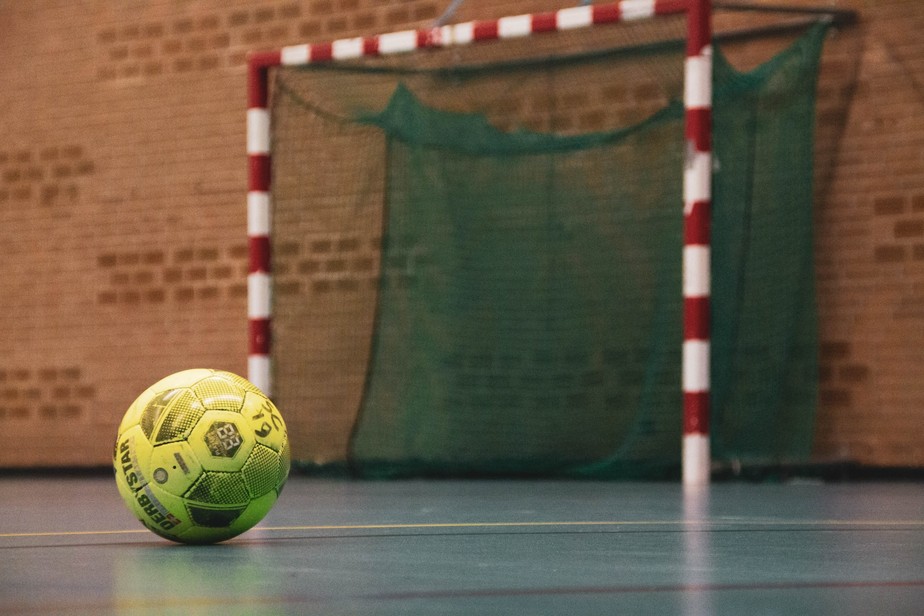 Futsal (ou Futebol de salão): benefícios, história e regras - Minha Vida