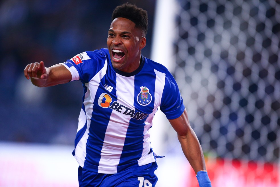 Wendell comemora um dos gols da goleada do Porto sobre o Moreirense — Foto: Diogo Cardoso/Getty Images