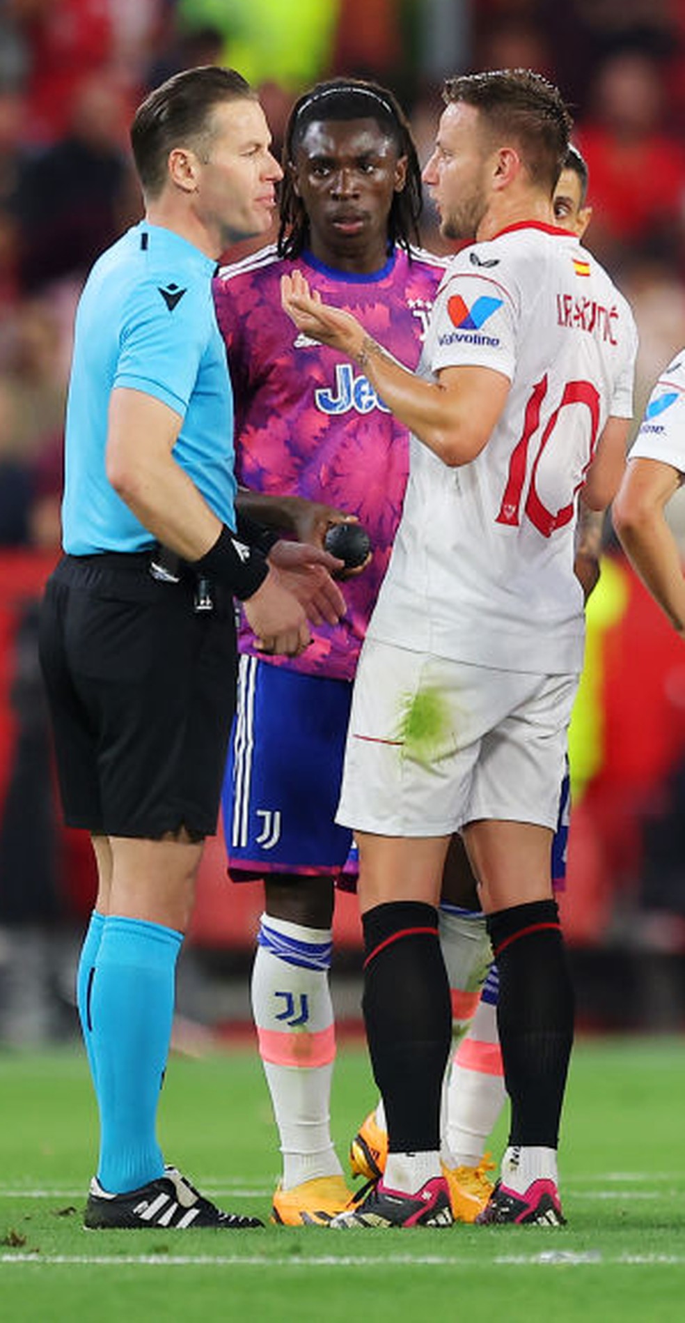 rbitro Danny Makkelie apita a partida  Foto: Getty Images