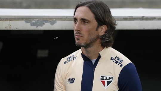 Zubeldía desabafa contra a arbitragem após derrota do São Paulo: "Há um autoritarismo"