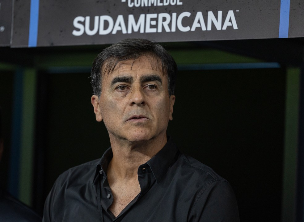 Gustavo Quinteros, técnico do Grêmio — Foto: Liamara Polli/AGIF