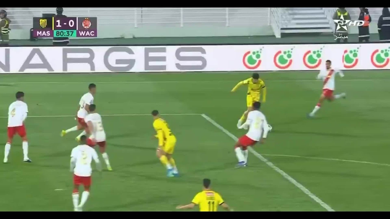 Alô, Puskás! Zagueiro marroquino faz golaço de letra de fora da área; veja o vídeo