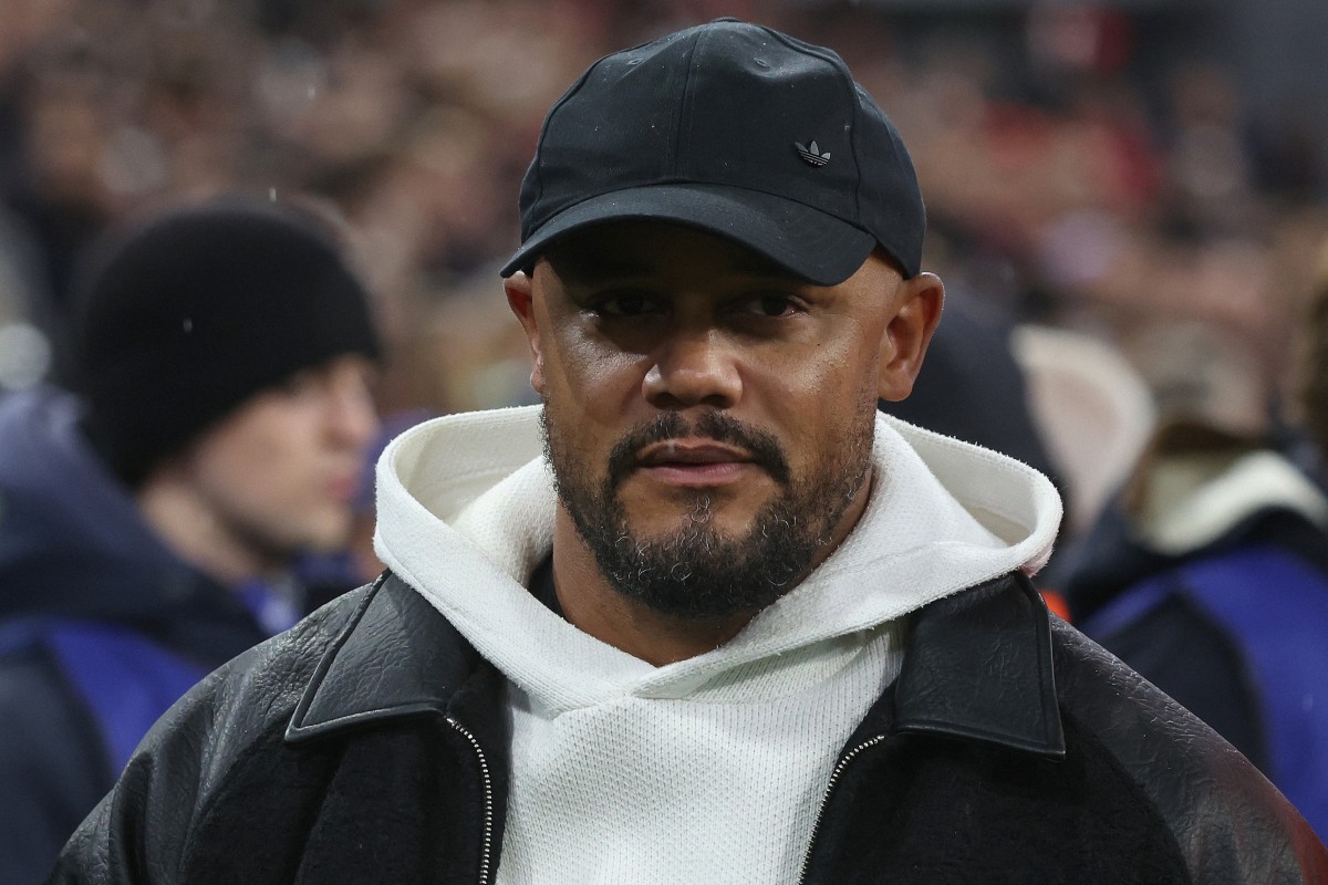 Kompany é levado de ambulância para hospital após se sentir mal no CT do Bayern