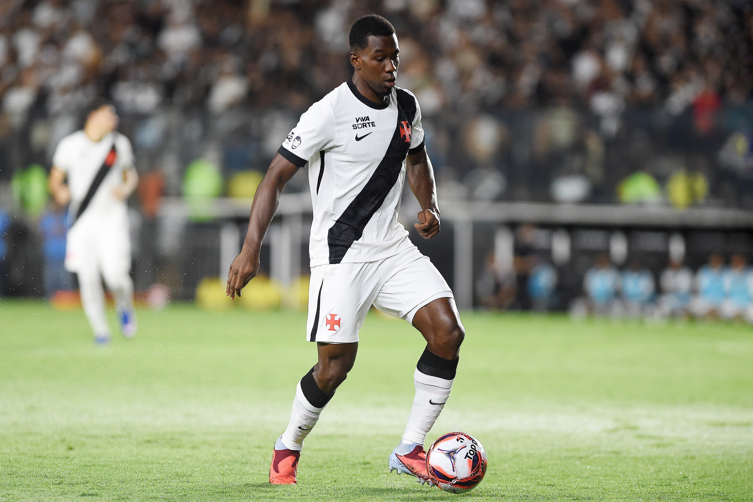 Escalação do Vasco: time terá três zagueiros na estreia da Sula | Ge