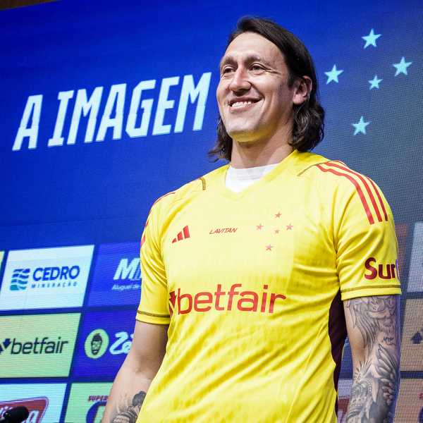 Novo goleiro do Cruzeiro, Cássio se inspira em Fábio e comenta aposentadoria