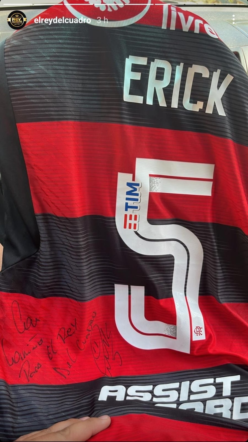 Camisa autografada por Pulgar para o chileno Luciano Vergara — Foto: Reprodução / Instagram