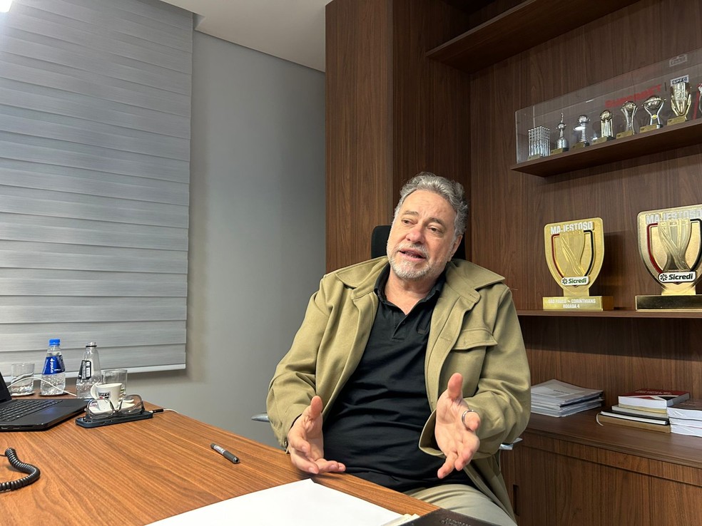 Casares diz que necessidade financeira força São Paulo a vender jovens: "Não podemos apostar"