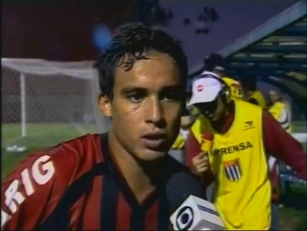 Jadson após Corinthians 0x5 Athletico, em 2004 — Foto: Reprodução/RPC