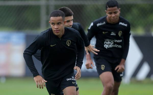 Escalação: Corinthians ensaia jogadas de ataque no último treino antes de enfrentar Athletico