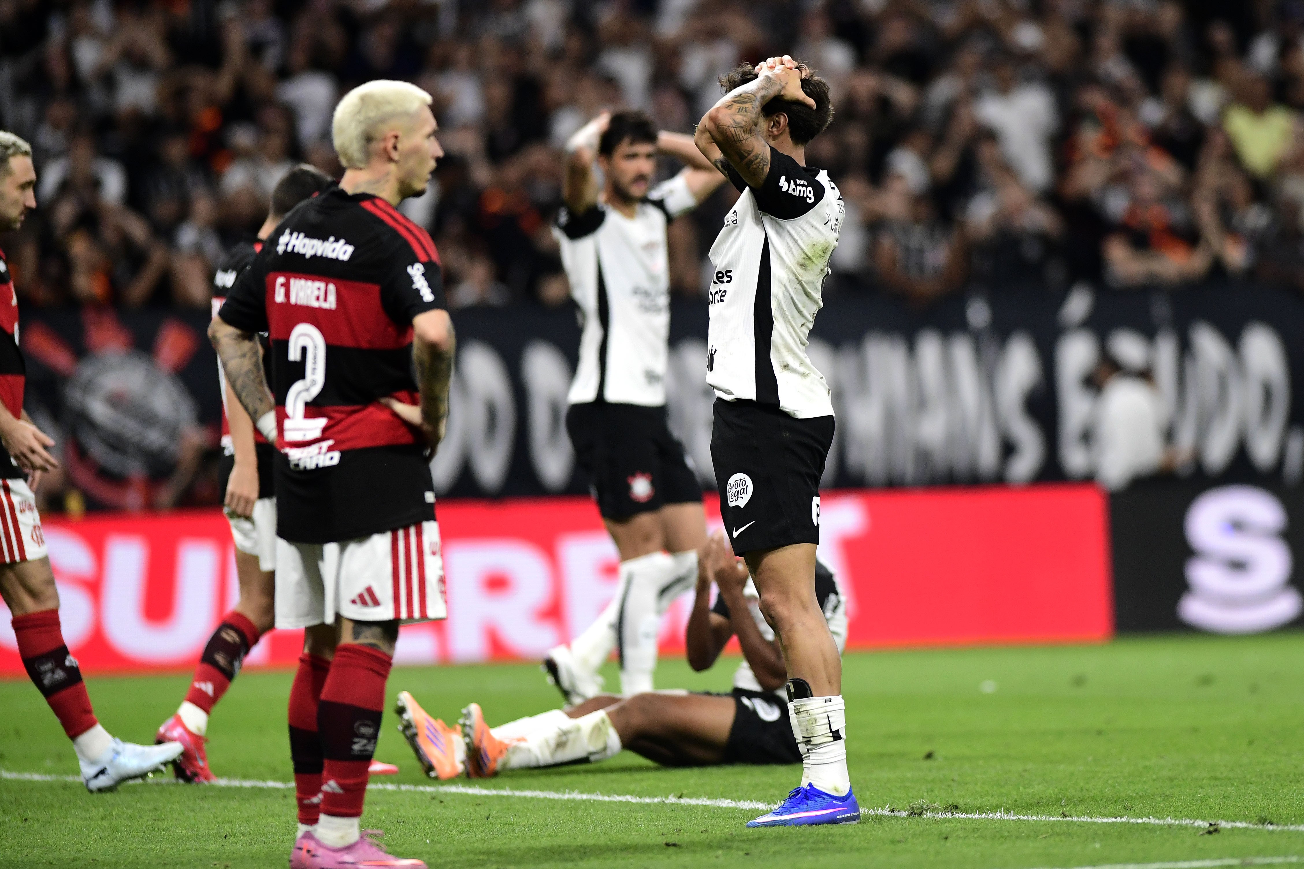 Piores Mandantes da Temporada: Cruzeiro, Corinthians, Mirassol e Coritiba em Destaque Negativo