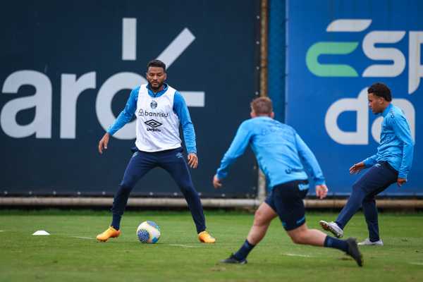 Treino do Grêmio: retorno de laterais e desfalques no meio-campo contra o São Paulo