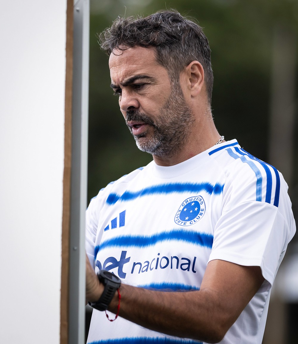 Cruzeiro deve ter mudanças na estreia de Artur Jorge contra o Vitória pelo Brasileirão