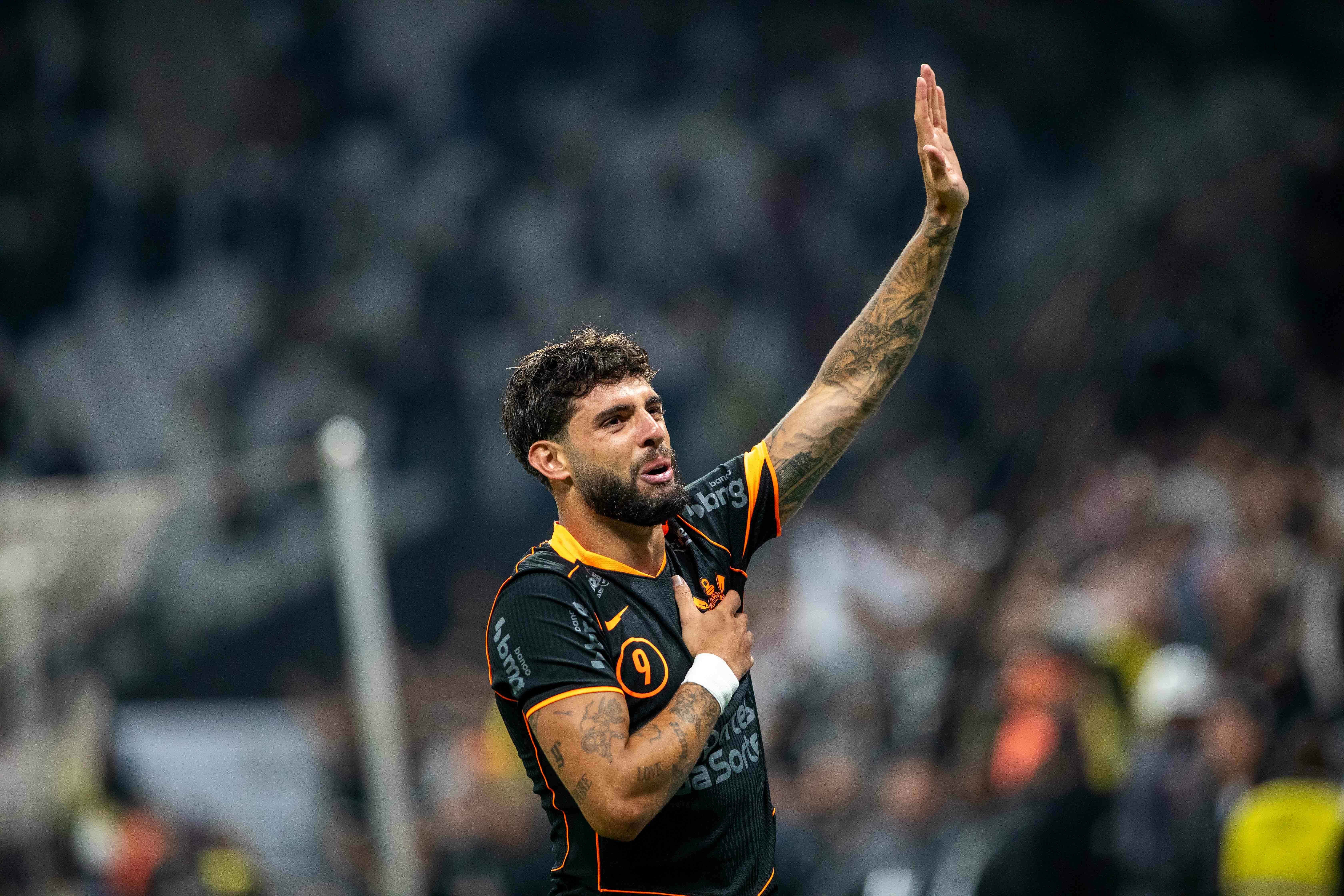 Yuri Alberto marca pelo Corinthians, se desculpa por pênalti e se emociona